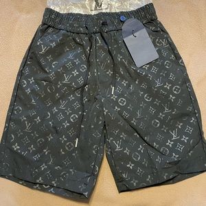 Mens Medium Louis Vuitton logo print track shorts